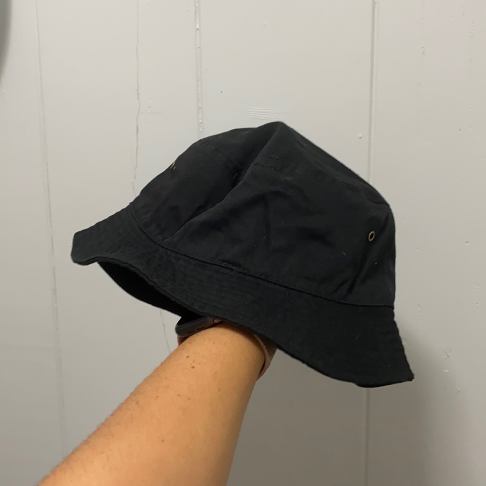 Black bucket hat